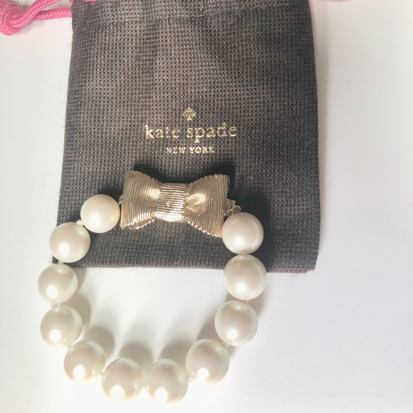 Kate Spade All Wrapped Up Bow Glass Pearl Bracelet - Picture 3 of 4